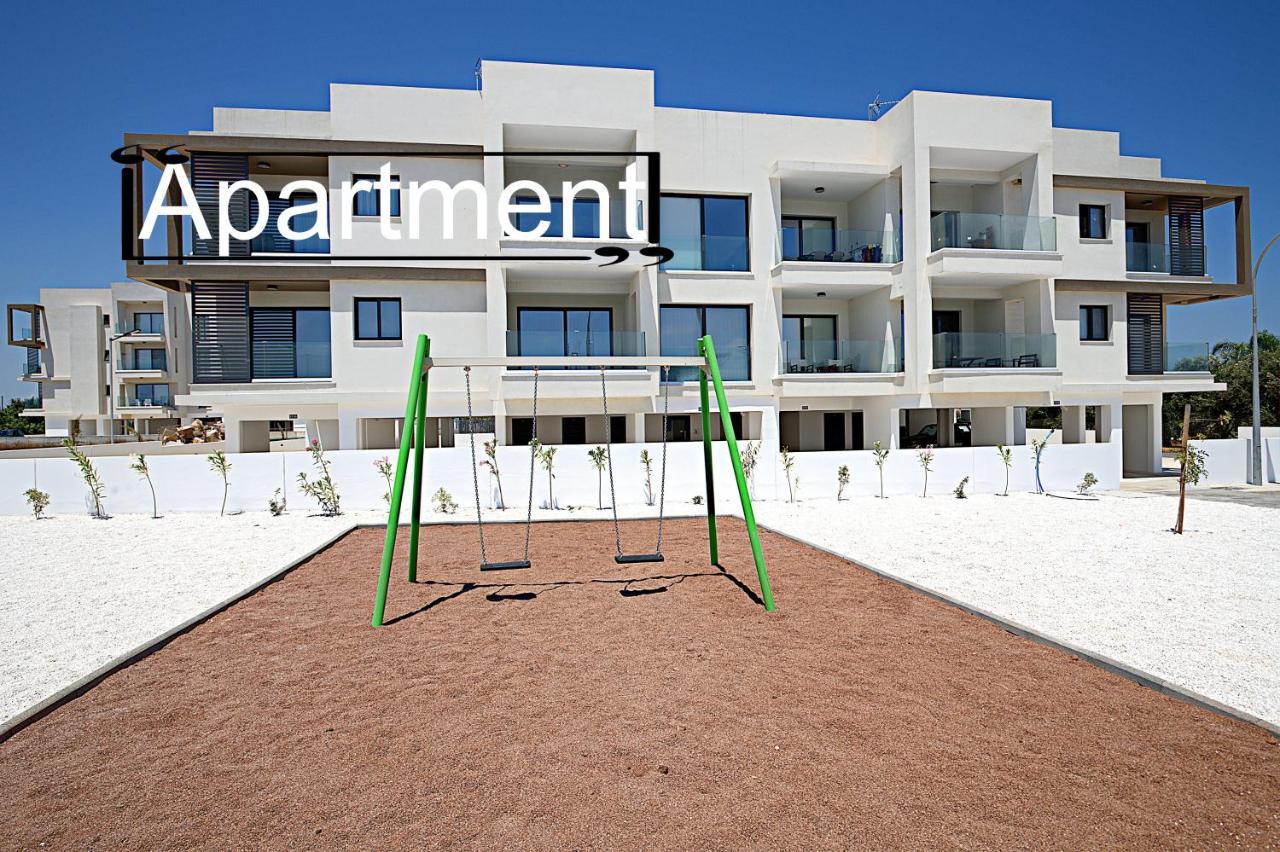 Golden Tree Apartment Paralímni Eksteriør bilde