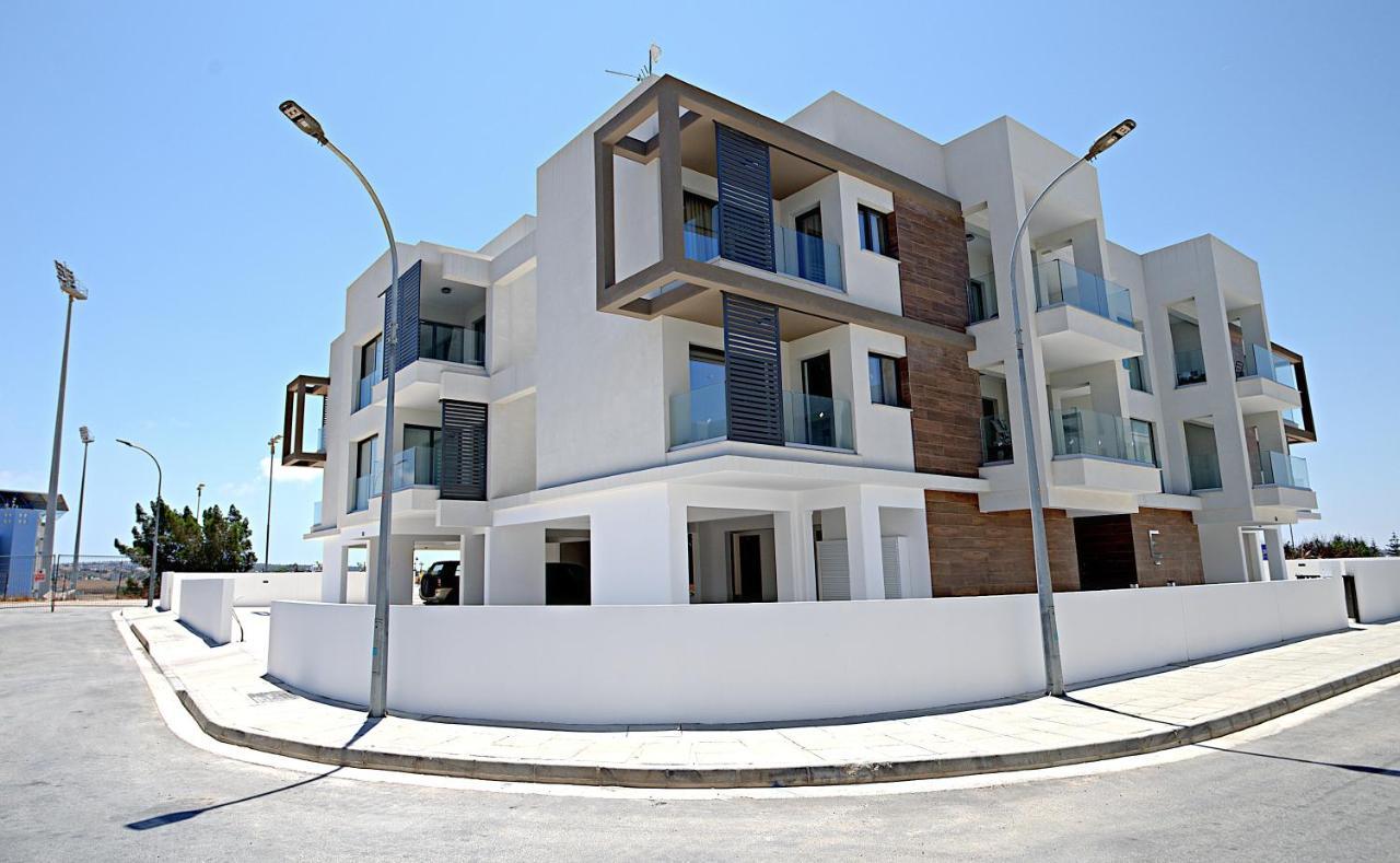 Golden Tree Apartment Paralímni Eksteriør bilde