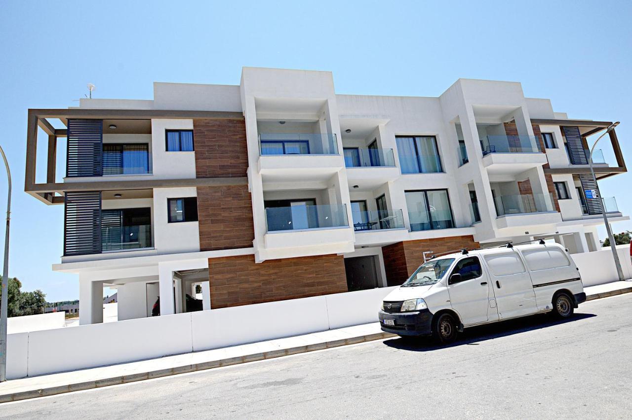 Golden Tree Apartment Paralímni Eksteriør bilde