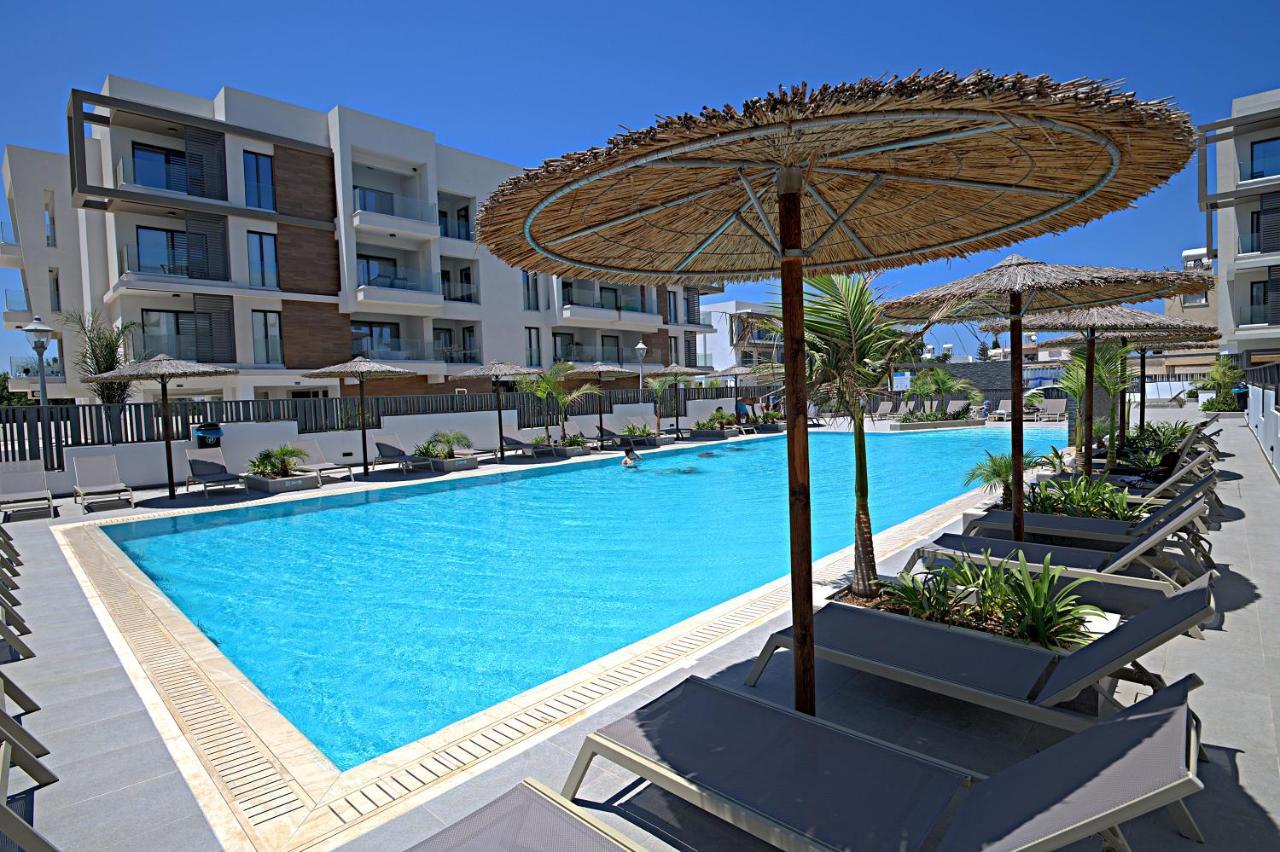 Golden Tree Apartment Paralímni Eksteriør bilde
