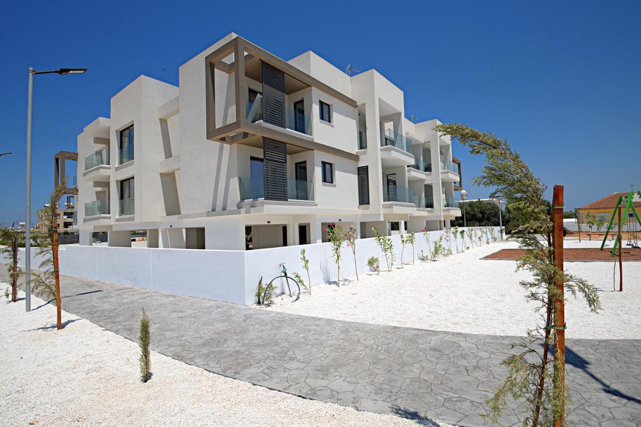 Golden Tree Apartment Paralímni Eksteriør bilde