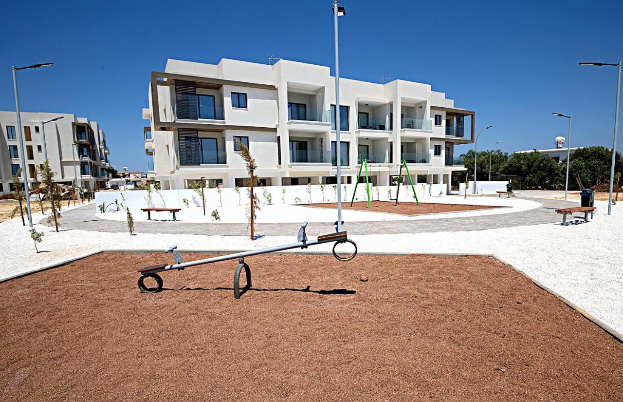 Golden Tree Apartment Paralímni Eksteriør bilde