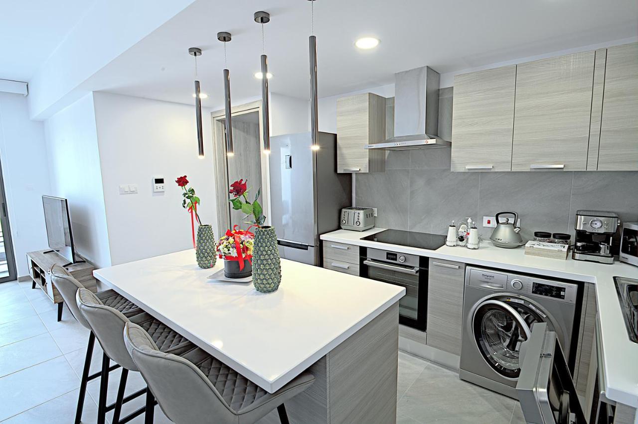Golden Tree Apartment Paralímni Eksteriør bilde