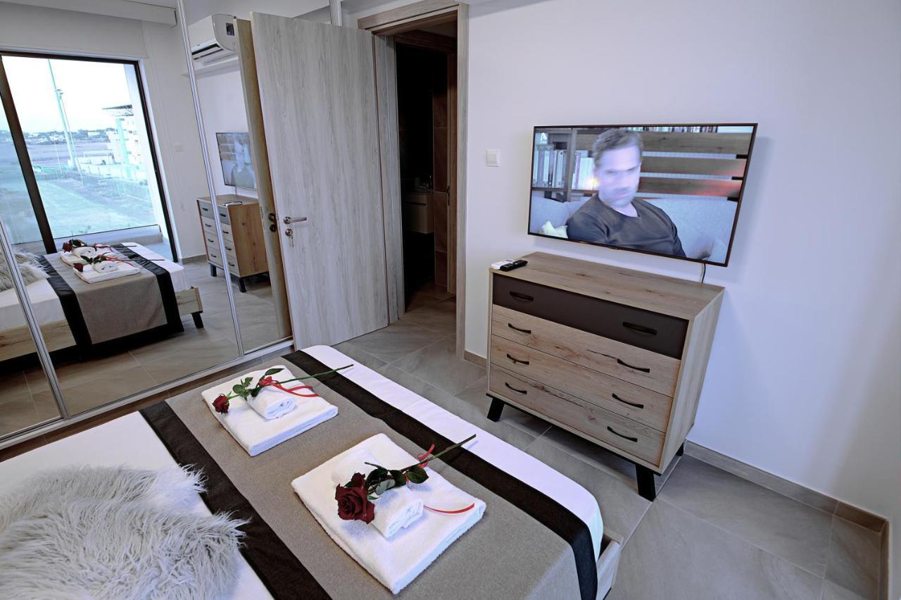 Golden Tree Apartment Paralímni Eksteriør bilde