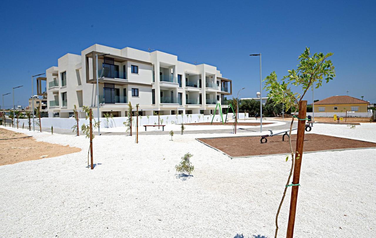 Golden Tree Apartment Paralímni Eksteriør bilde