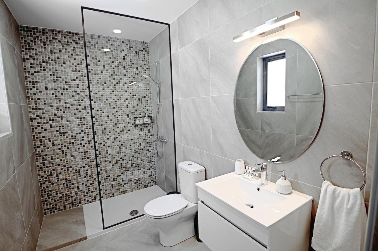 Golden Tree Apartment Paralímni Eksteriør bilde