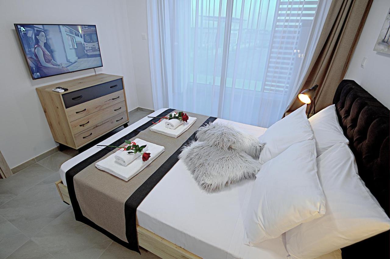 Golden Tree Apartment Paralímni Eksteriør bilde
